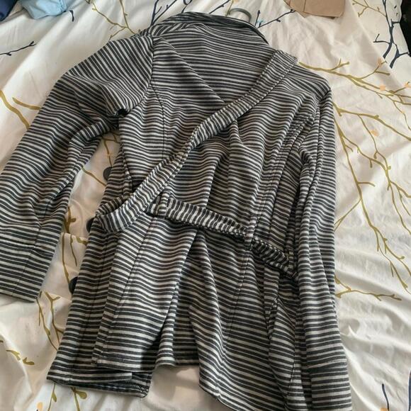 Merona Medium Peacoat Womens Large Buttoned with Belt Gently used condition - Picture 6 of 6